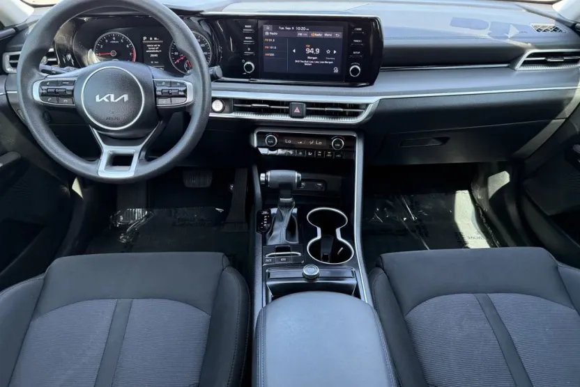 2022 Kia K5 LXS photo 1