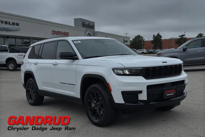2025 Jeep Grand Cherokee Altitude photo 1