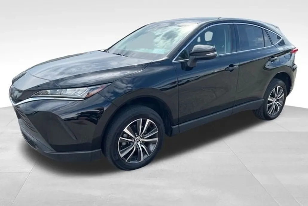 2022 Toyota Venza LE photo 1