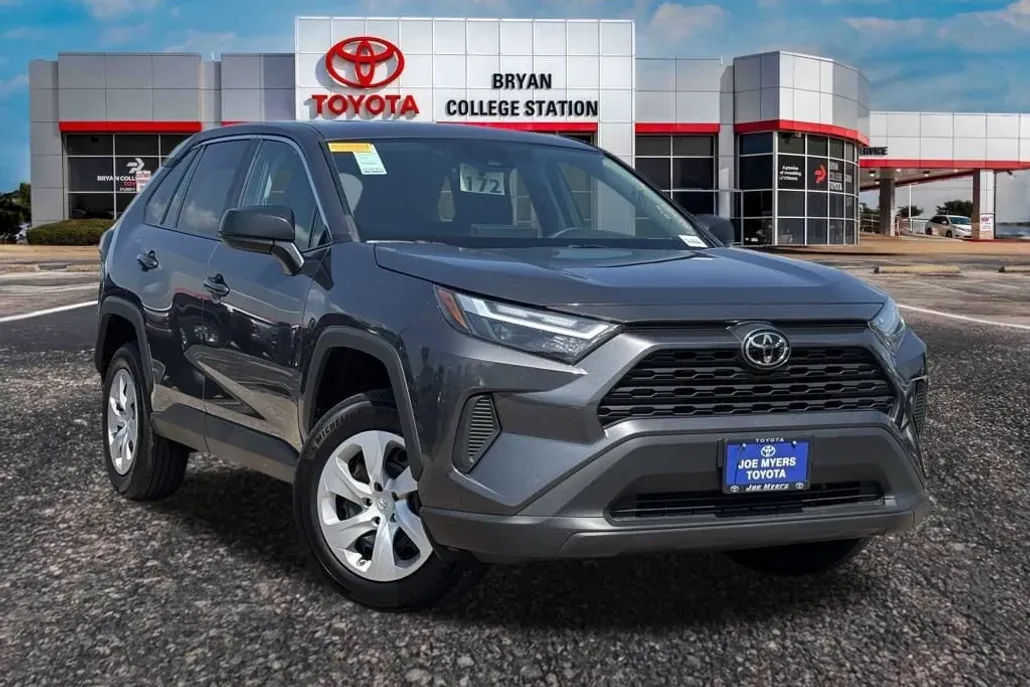2024 Toyota RAV4 LE photo 1