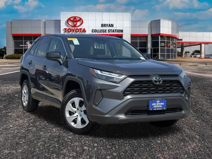 2024 Toyota RAV4 LE photo 1