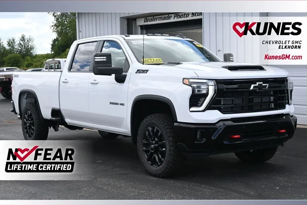 2025 Chevrolet Silverado 3500HD LT photo 1