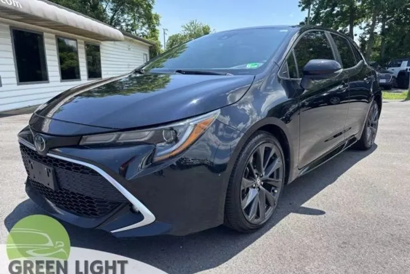 2021 Toyota Corolla LE photo 1
