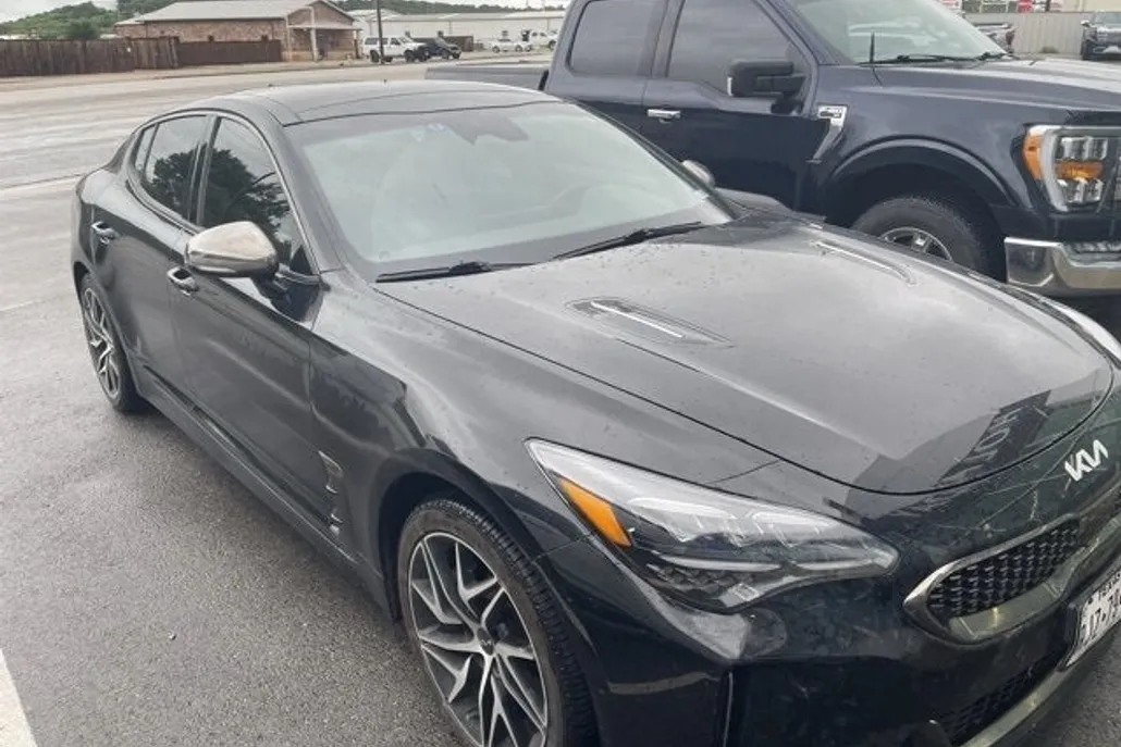2022 Kia Stinger GT-Line photo 1