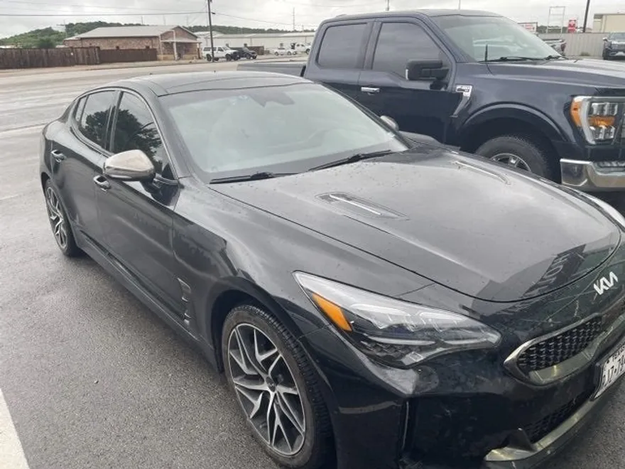 2022 Kia Stinger GT-Line photo 1