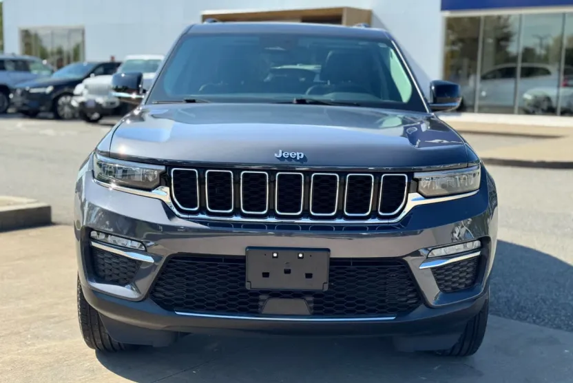 2024 Jeep Cherokee Limited 4xe photo 1