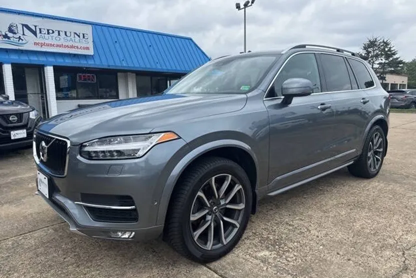 2018 Volvo XC90 T6 Momentum photo 1