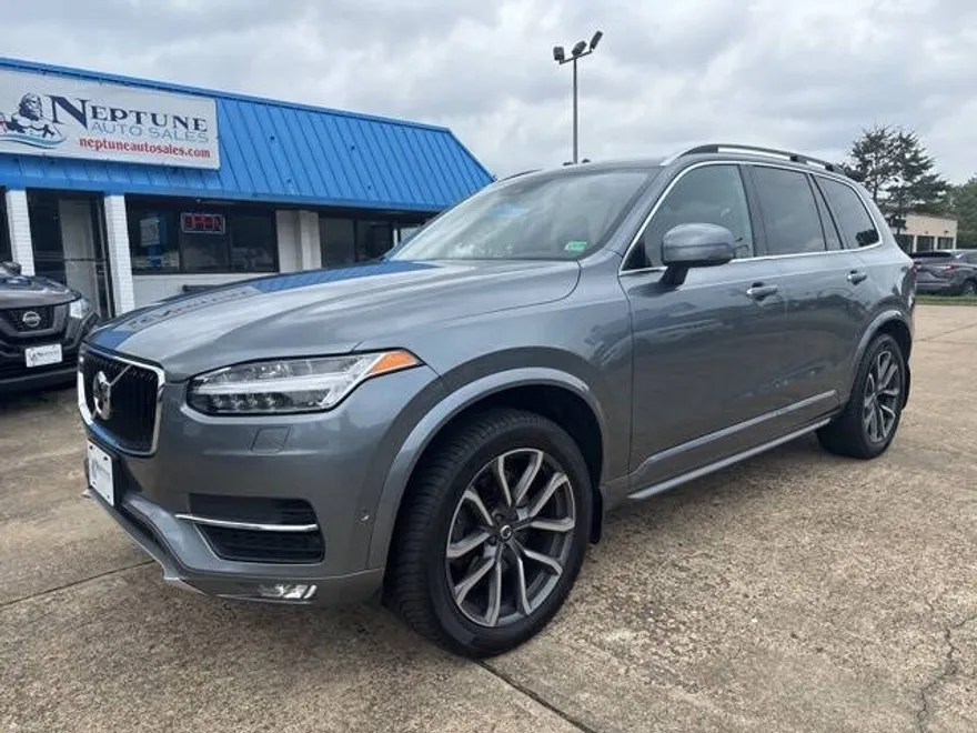 2018 Volvo XC90 T6 Momentum photo 1