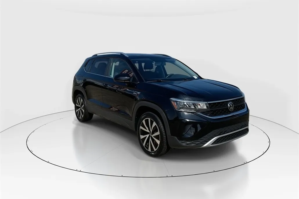 2022 Volkswagen Taos SE photo 1