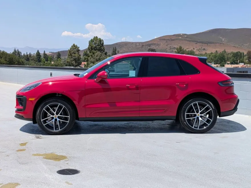 2025 Porsche Macan T photo 1