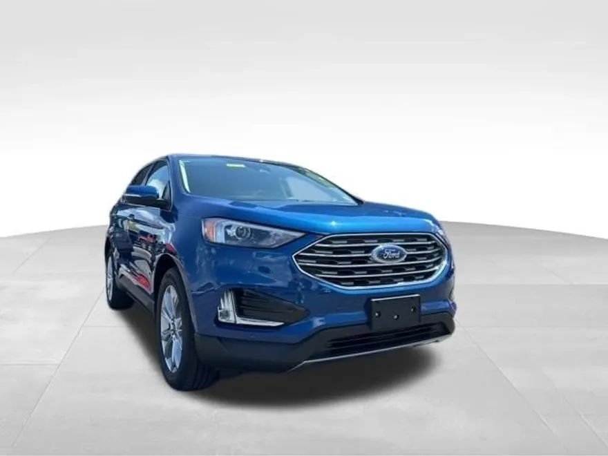 2024 Ford Edge Titanium photo 1