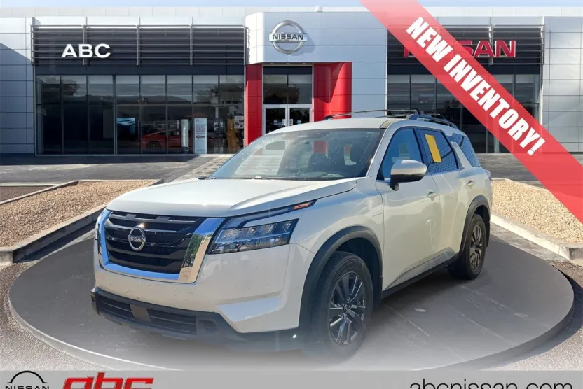 2022 Nissan Pathfinder SV photo 1