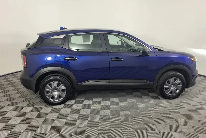 2025 Nissan Kicks S photo 1