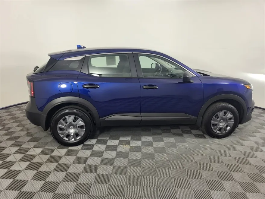 2025 Nissan Kicks S photo 1