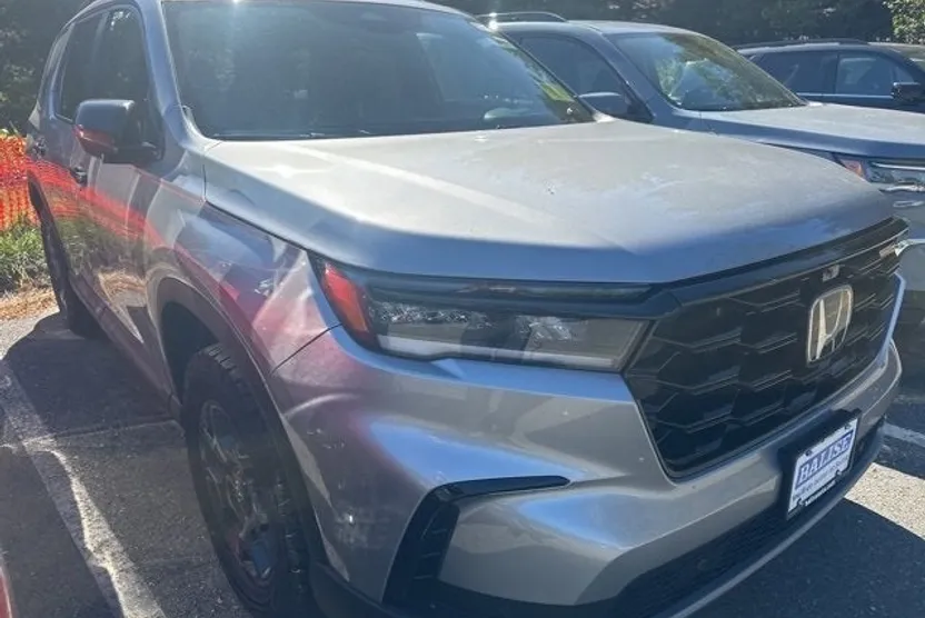 2025 Honda Pilot TrailSport photo 1