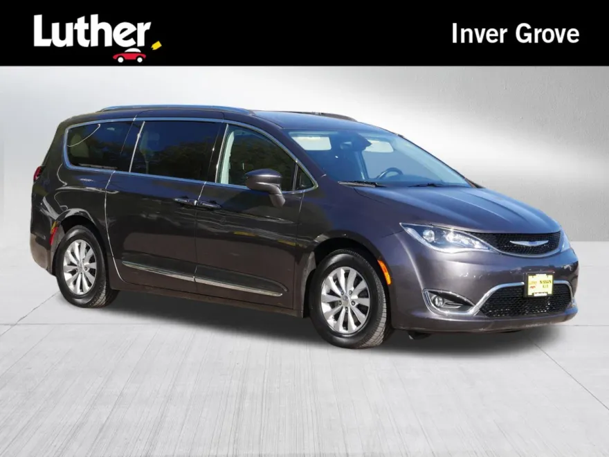 2018 Chrysler Pacifica Touring L photo 1