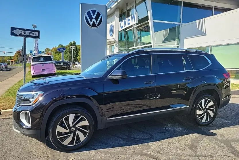 2024 Volkswagen Atlas SEL photo 1