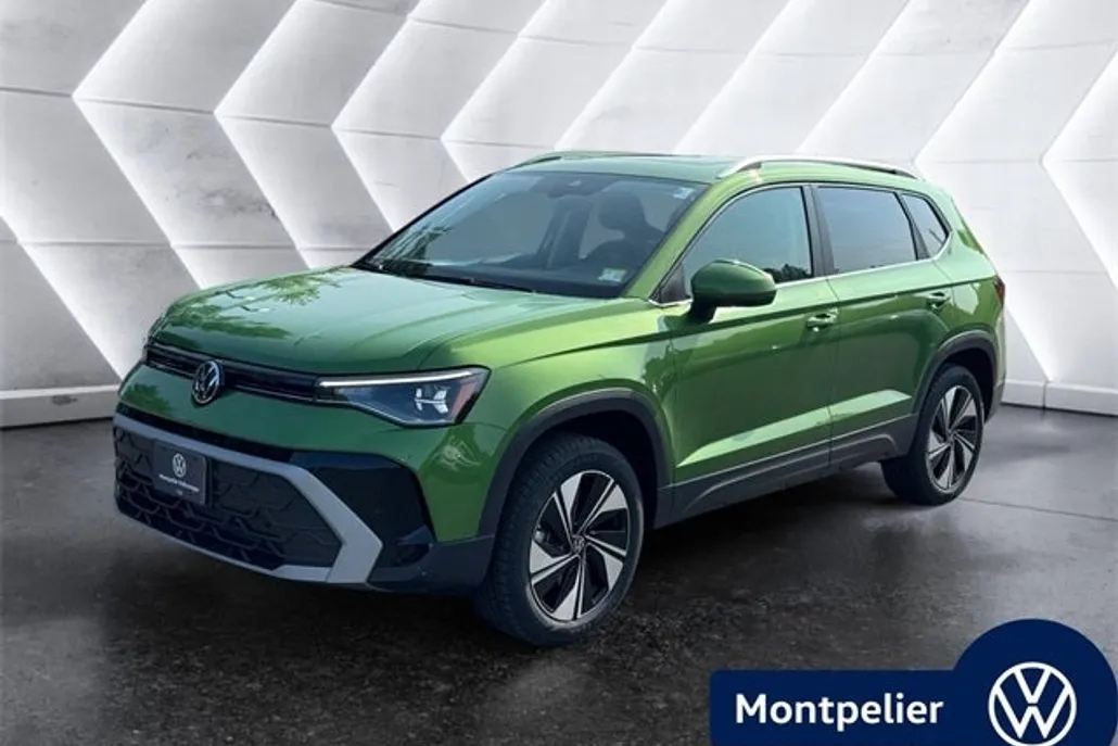 2025 Volkswagen Taos SE photo 1