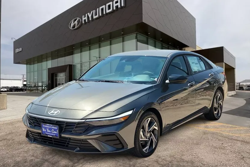 2025 Hyundai Elantra SEL Sport photo 1