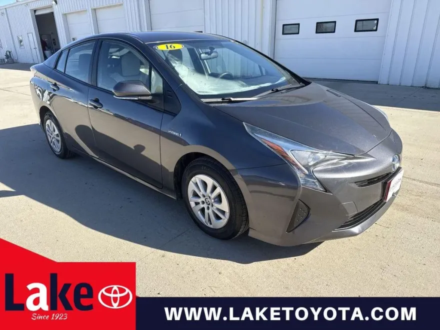 2016 Toyota Prius One Two photo 1