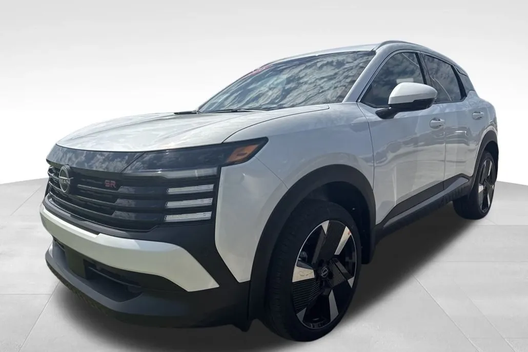 2025 Nissan Kicks SR photo 1