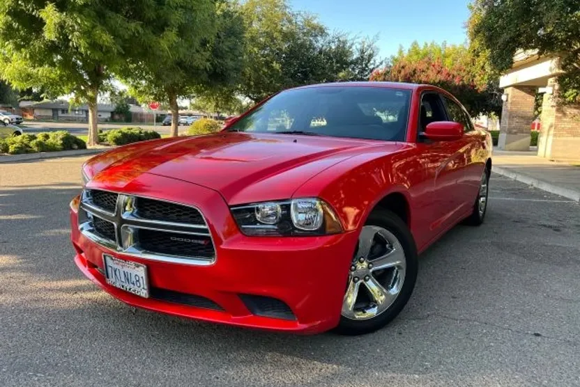 2014 Dodge Charger SE photo 1