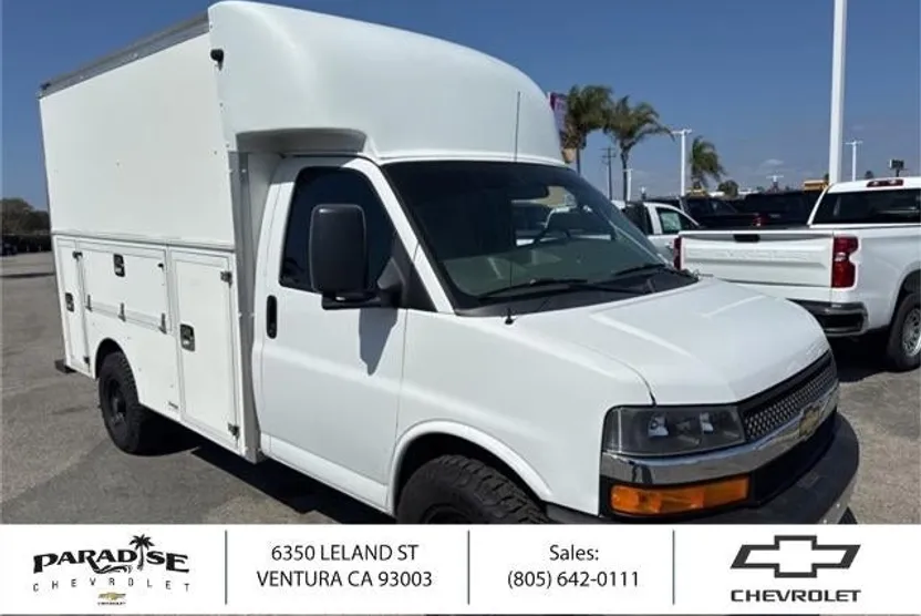 2019 Chevrolet Express Cutaway 3500 Base photo 1