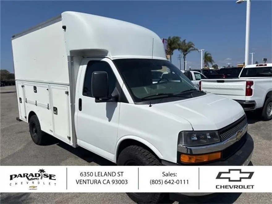 2019 Chevrolet Express Cutaway 3500 Base photo 1