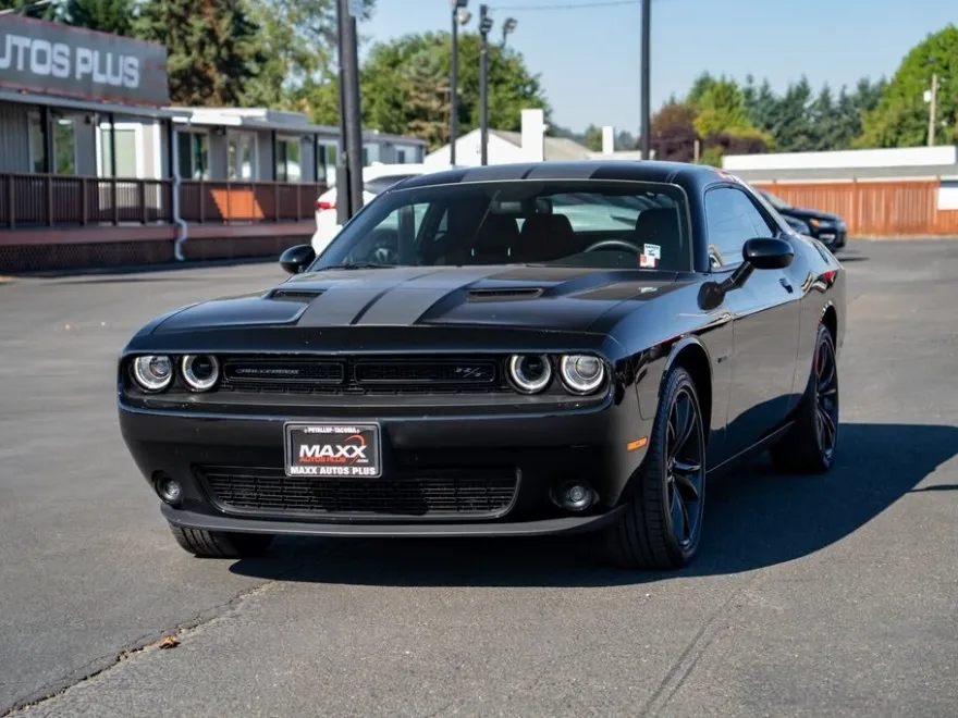 2016 Dodge Challenger SXT Plus photo 1