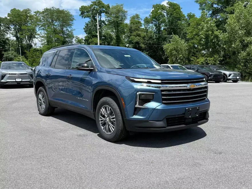 2025 Chevrolet Traverse photo 1