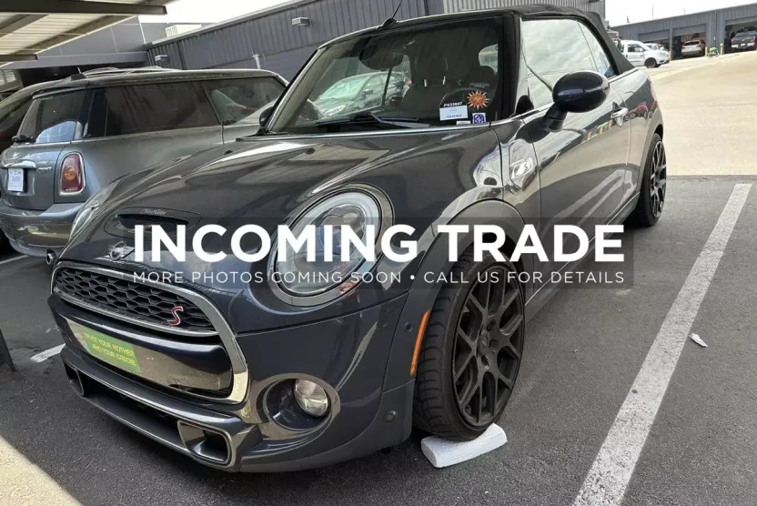 2018 Mini Cooper Convertible S photo 1