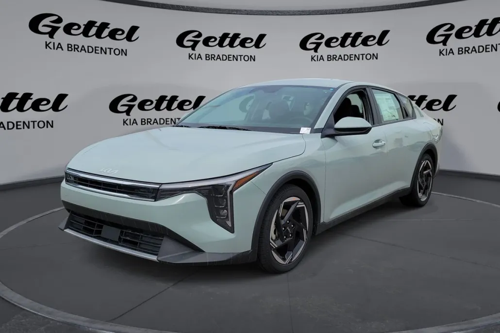 2025 Kia K4 EX photo 1
