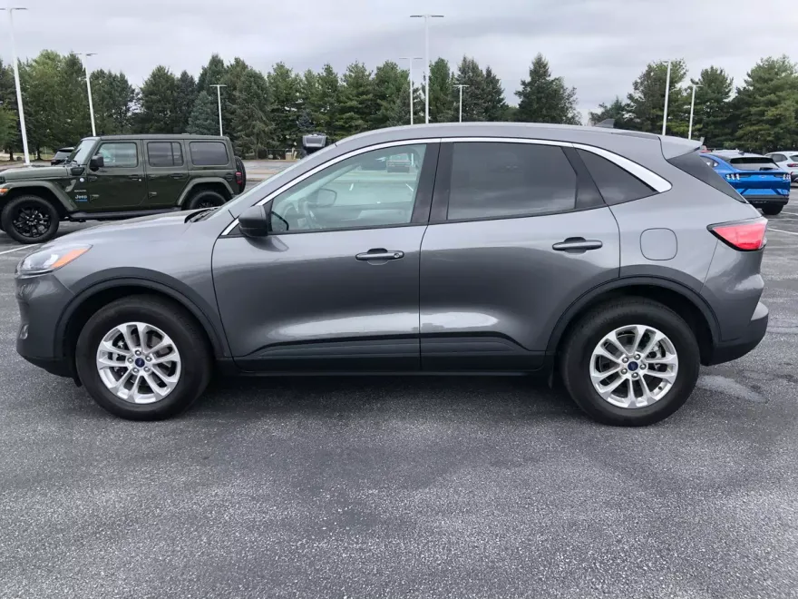 2022 Ford Escape SE photo 1