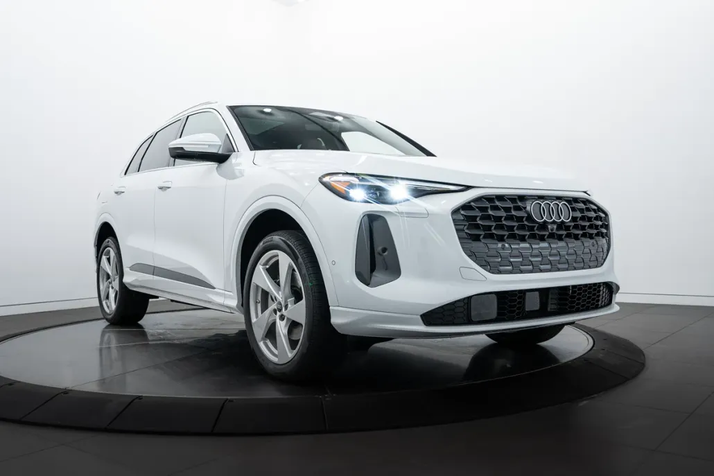2025 Audi Q5 Premium Plus photo 1