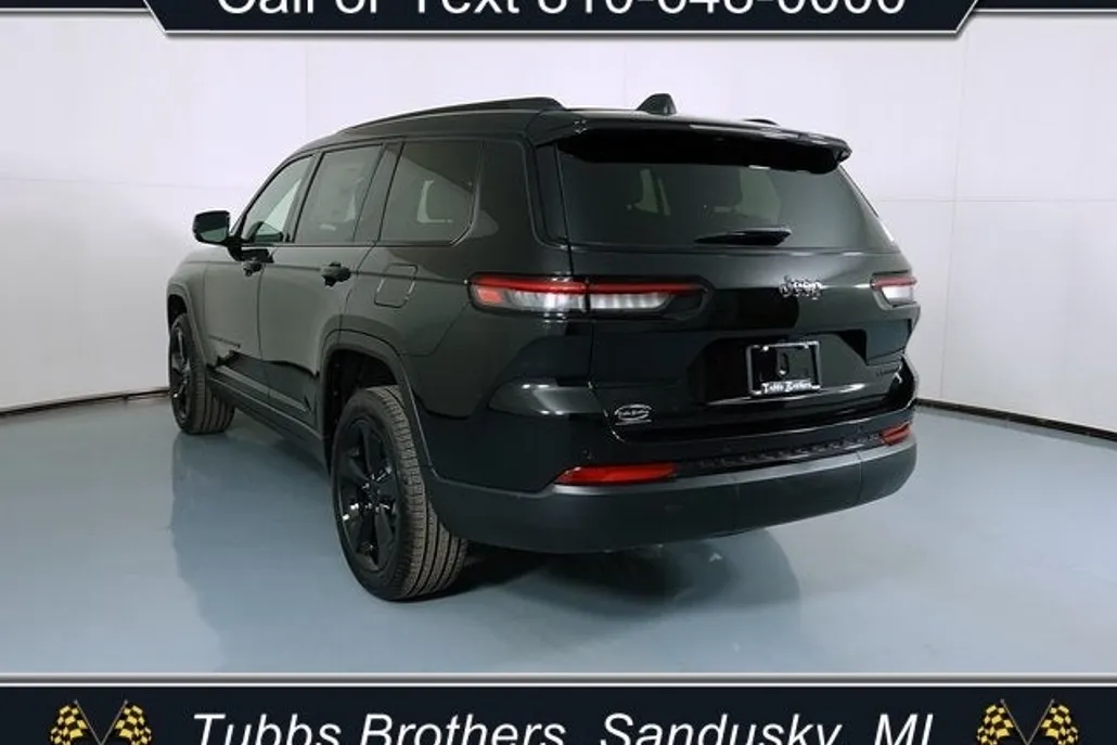 2025 Jeep Grand Cherokee Limited photo 1