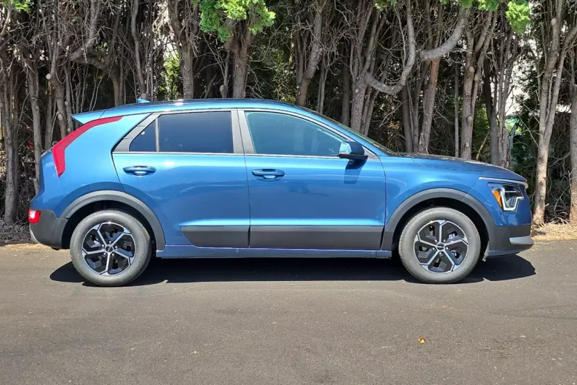 2025 Kia Niro EX Touring photo 1