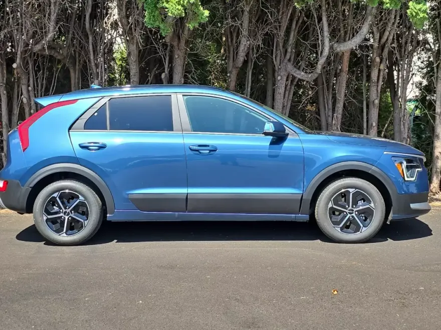 2025 Kia Niro EX Touring photo 1