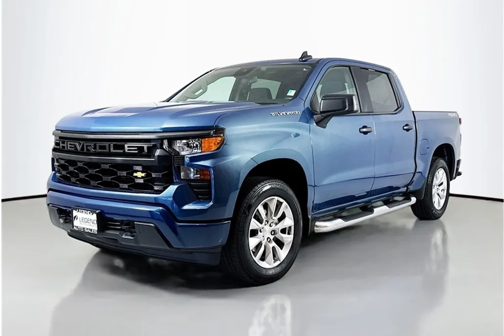 2024 Chevrolet Silverado 1500 Custom photo 1