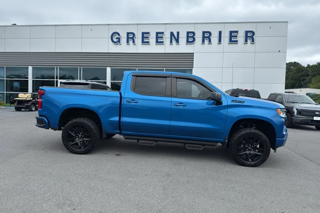 2023 Chevrolet Silverado RST photo 1