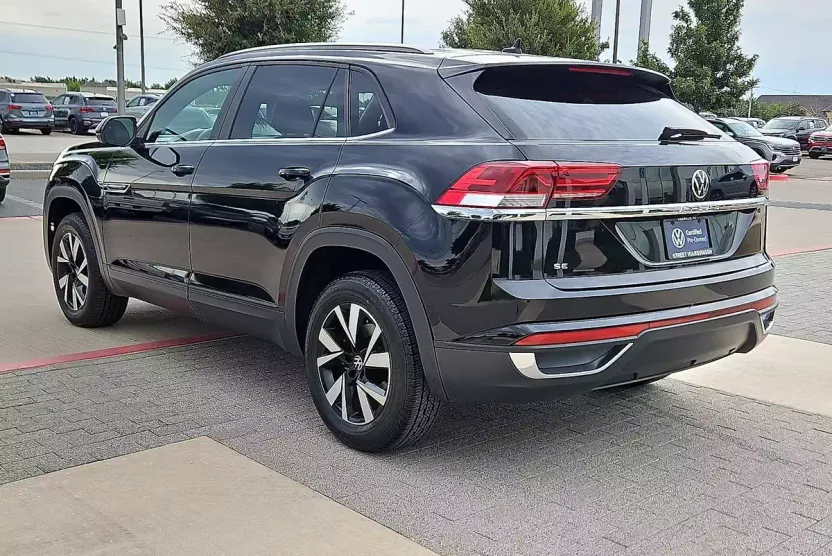 2022 Volkswagen Atlas Cross Sport SE photo 1