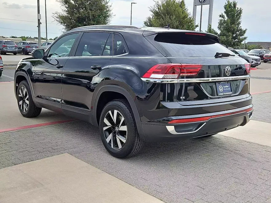 2022 Volkswagen Atlas Cross Sport SE photo 1