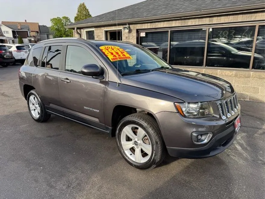 2015 Jeep Compass Latitude photo 1