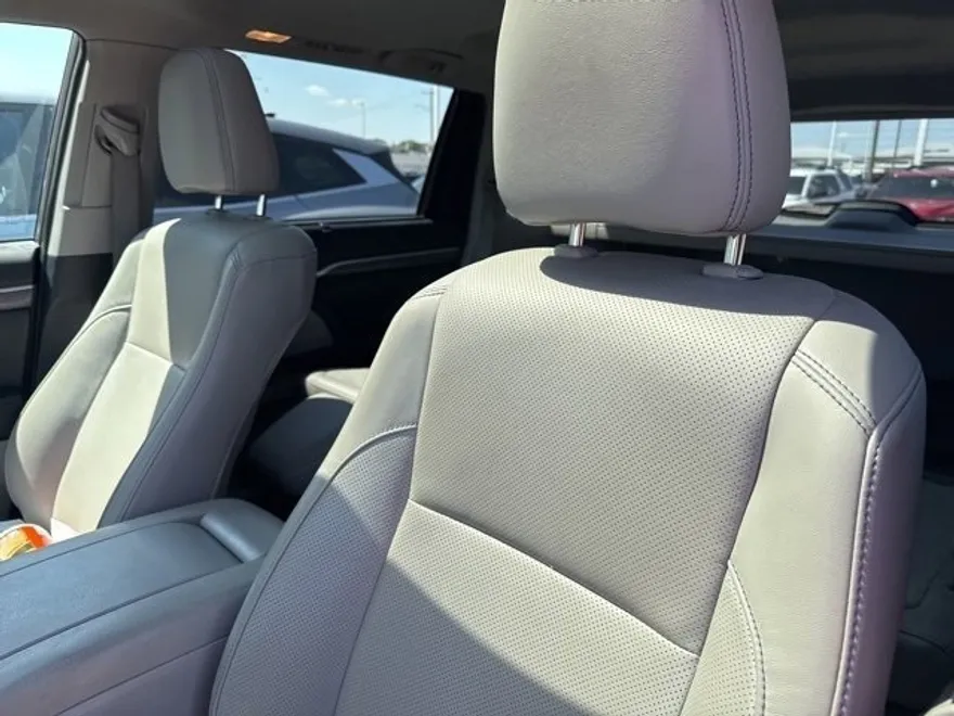 2019 Toyota Highlander Limited photo 1
