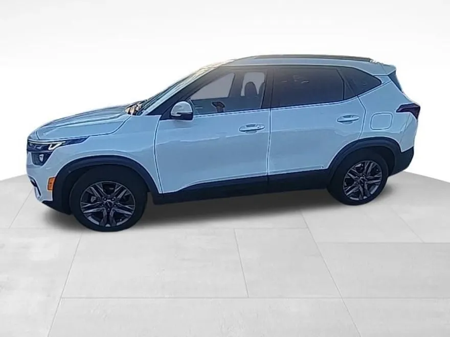 2023 Kia Seltos S photo 1
