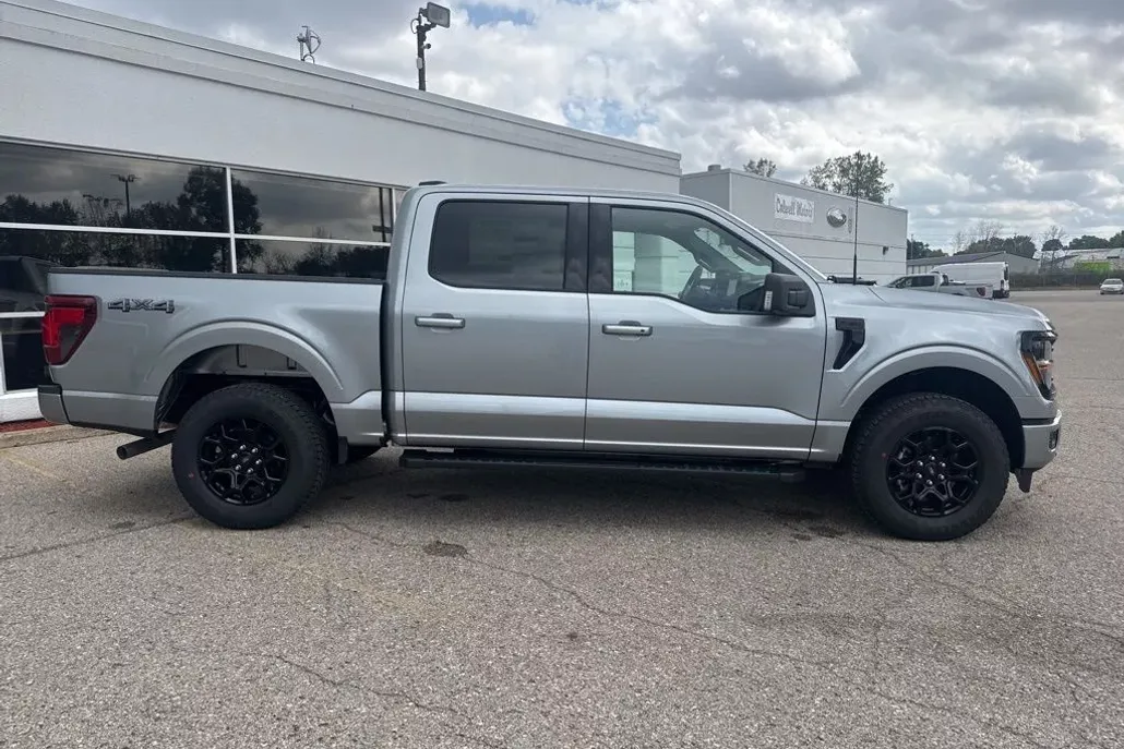 2025 Ford F-150 XLT photo 1