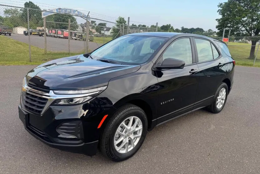 2024 Chevrolet Equinox LS photo 1