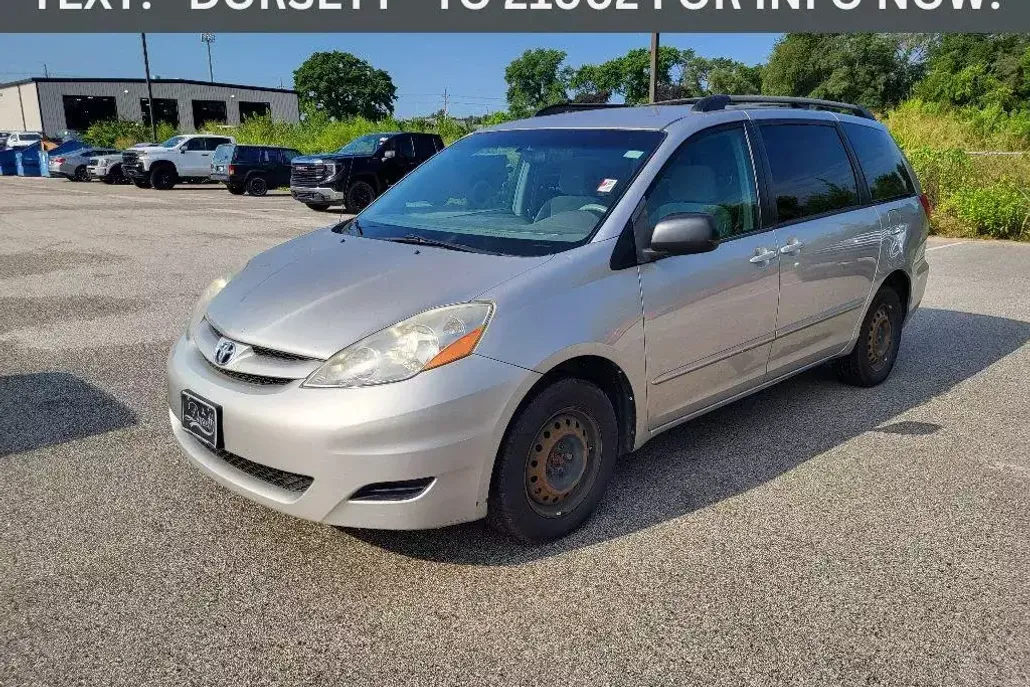 2007 Toyota Sienna LE photo 1