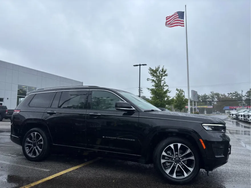2022 Jeep Grand Cherokee Overland photo 1