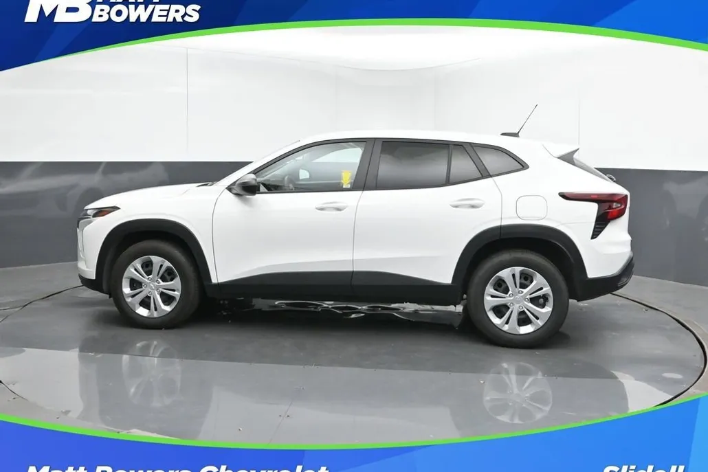 2025 Chevrolet Trax LS photo 1