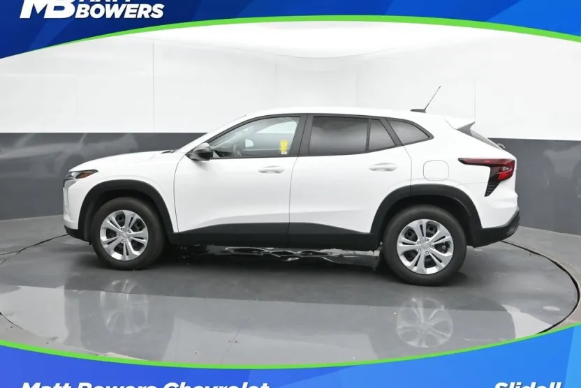 2025 Chevrolet Trax LS photo 1